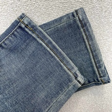 Moncler蒙口💥独家专供新款休闲牛仔裤👖高端版本 专柜定制面料 透气舒适度高,细节无可挑剔,品牌元素设计理念,体现高 Moncler蒙口💥独家专供新款休闲牛仔裤👖高端版本 专柜定制面料 透气舒适度高,细节无可挑剔,品牌元素设计理念,体现高