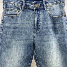 Moncler蒙口💥独家专供新款休闲牛仔裤👖高端版本 专柜定制面料 透气舒适度高,细节无可挑剔,品牌元素设计理念,体现高 Moncler蒙口💥独家专供新款休闲牛仔裤👖高端版本 专柜定制面料 透气舒适度高,细节无可挑剔,品牌元素设计理念,体现高
