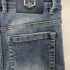 Dior迪奥💥独家专供新款休闲牛仔裤👖高端版本 专柜定制面料 透气舒适度高,细节无可挑剔,品牌元素设计理念,体现高品质。 Dior迪奥💥独家专供新款休闲牛仔裤👖高端版本 专柜定制面料 透气舒适度高,细节无可挑剔,品牌元素设计理念,体现高品质。