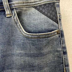 Dior迪奥💥独家专供新款休闲牛仔裤👖高端版本 专柜定制面料 透气舒适度高,细节无可挑剔,品牌元素设计理念,体现高品质。 Dior迪奥💥独家专供新款休闲牛仔裤👖高端版本 专柜定制面料 透气舒适度高,细节无可挑剔,品牌元素设计理念,体现高品质。