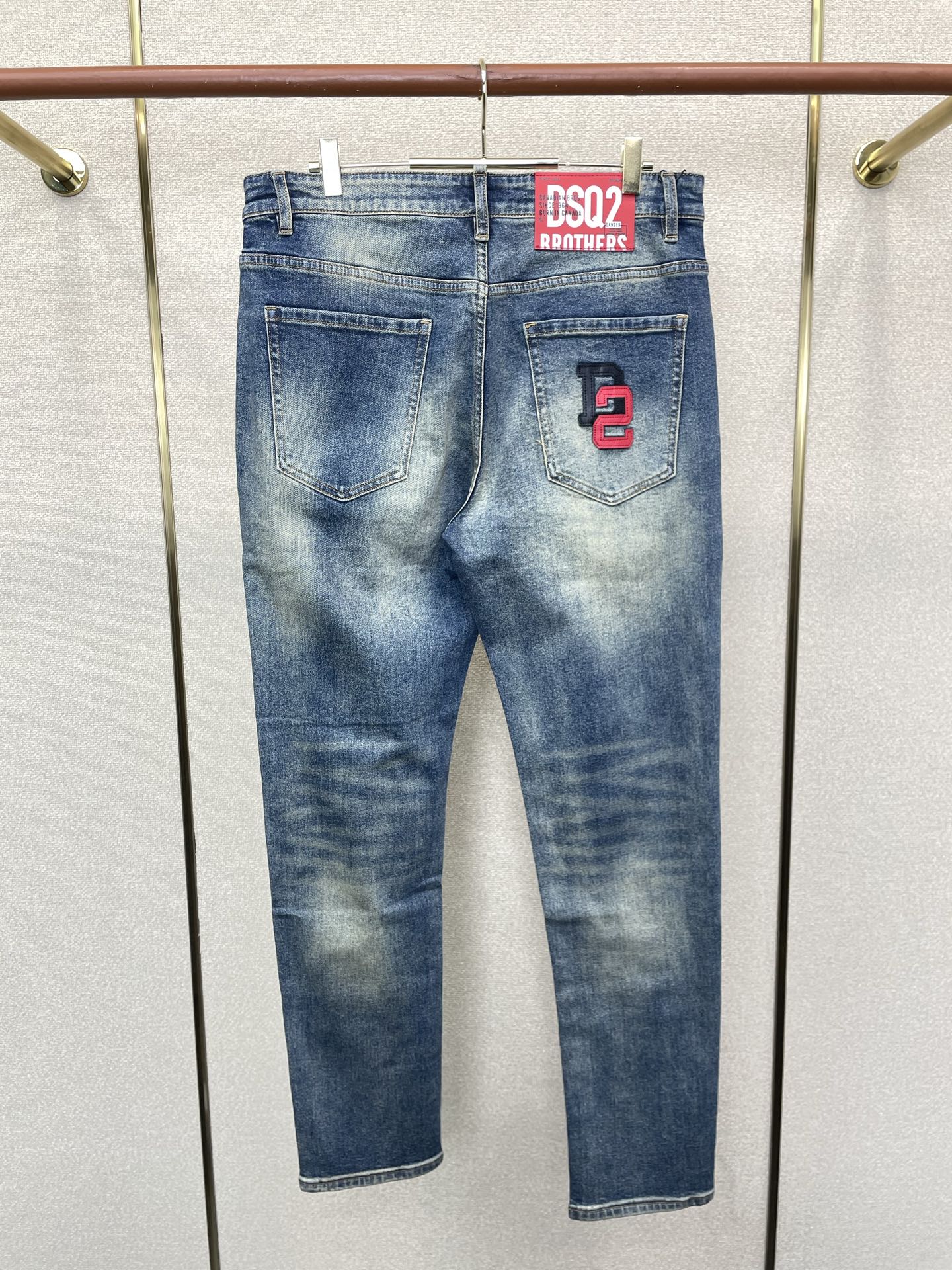 DSQUARED2第二次方💥独家专供新款休闲牛仔裤👖高端版本 专柜定制面料 透气舒适度高，细节无可挑剔，品牌元素设计理念