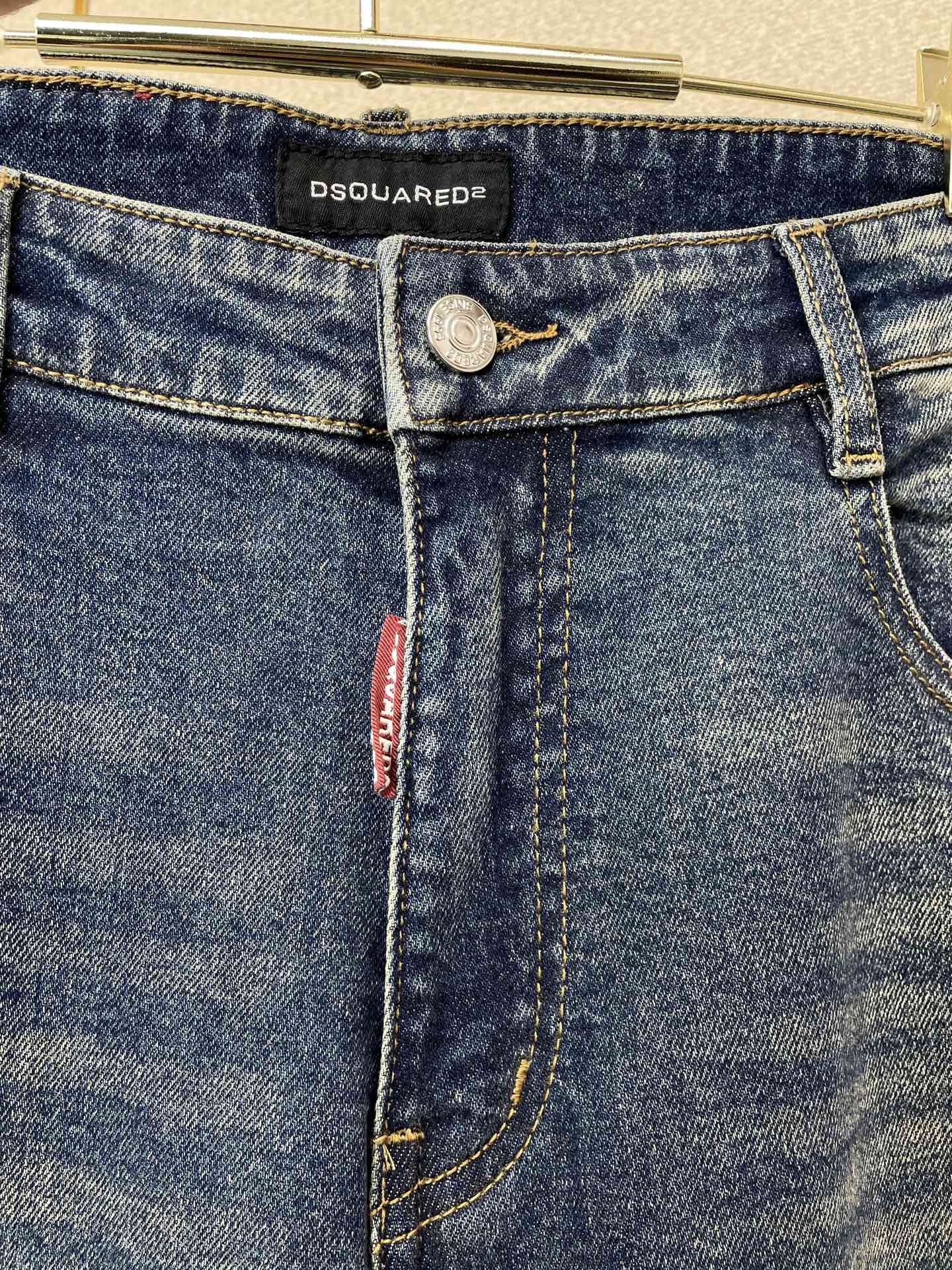 DSQUARED2第二次方💥独家专供新款休闲牛仔裤👖高端版本 专柜定制面料 透气舒适度高，细节无可挑剔，品牌元素设计理念