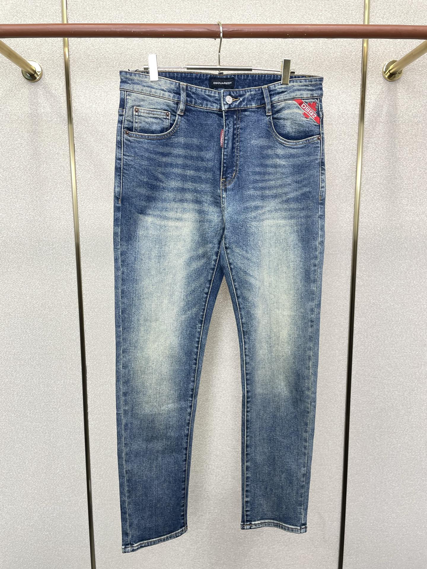 DSQUARED2第二次方💥独家专供新款休闲牛仔裤👖高端版本 专柜定制面料 透气舒适度高，细节无可挑剔，品牌元素设计理念