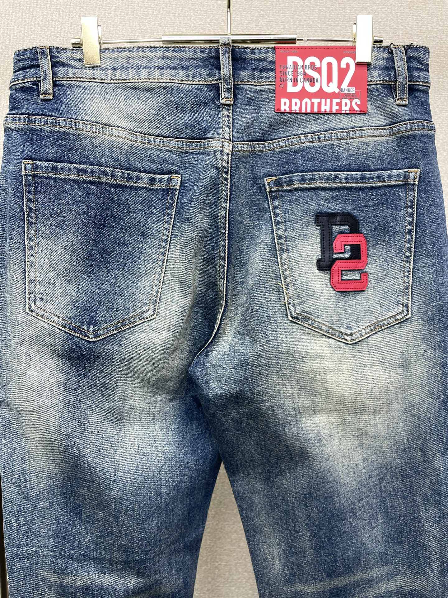 DSQUARED2第二次方💥独家专供新款休闲牛仔裤👖高端版本 专柜定制面料 透气舒适度高，细节无可挑剔，品牌元素设计理念
