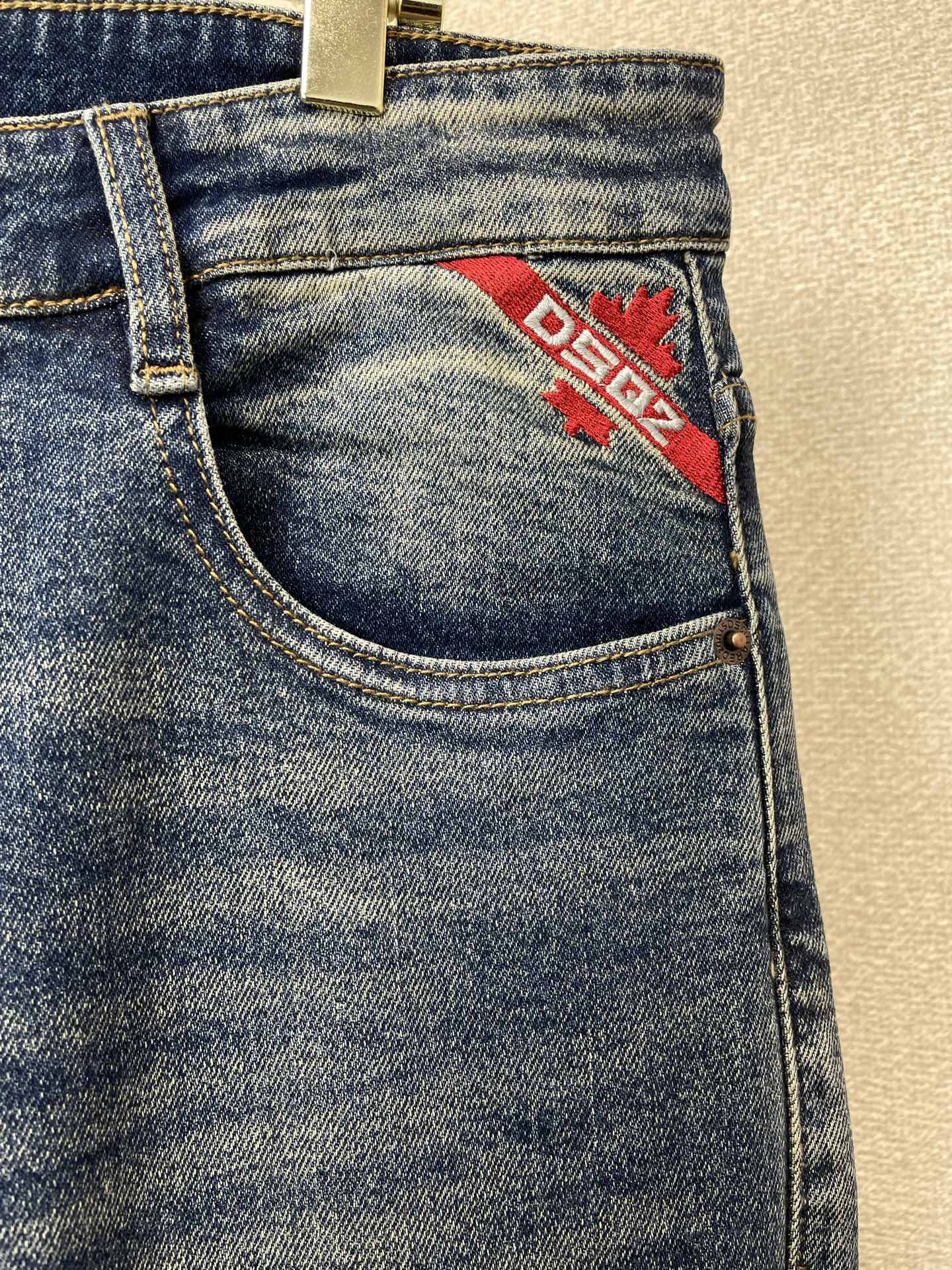 DSQUARED2第二次方💥独家专供新款休闲牛仔裤👖高端版本 专柜定制面料 透气舒适度高，细节无可挑剔，品牌元素设计理念