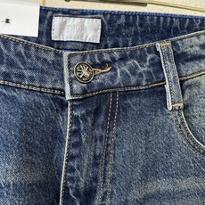 Dior迪奥💥独家专供新款休闲牛仔裤👖高端版本 专柜定制面料 透气舒适度高,细节无可挑剔,品牌元素设计理念,体现高品质。 Dior迪奥💥独家专供新款休闲牛仔裤👖高端版本 专柜定制面料 透气舒适度高,细节无可挑剔,品牌元素设计理念,体现高品质。