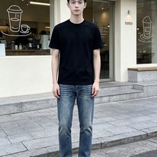 Dior迪奥💥独家专供新款休闲牛仔裤👖高端版本 专柜定制面料 透气舒适度高,细节无可挑剔,品牌元素设计理念,体现高品质。 Dior迪奥💥独家专供新款休闲牛仔裤👖高端版本 专柜定制面料 透气舒适度高,细节无可挑剔,品牌元素设计理念,体现高品质。