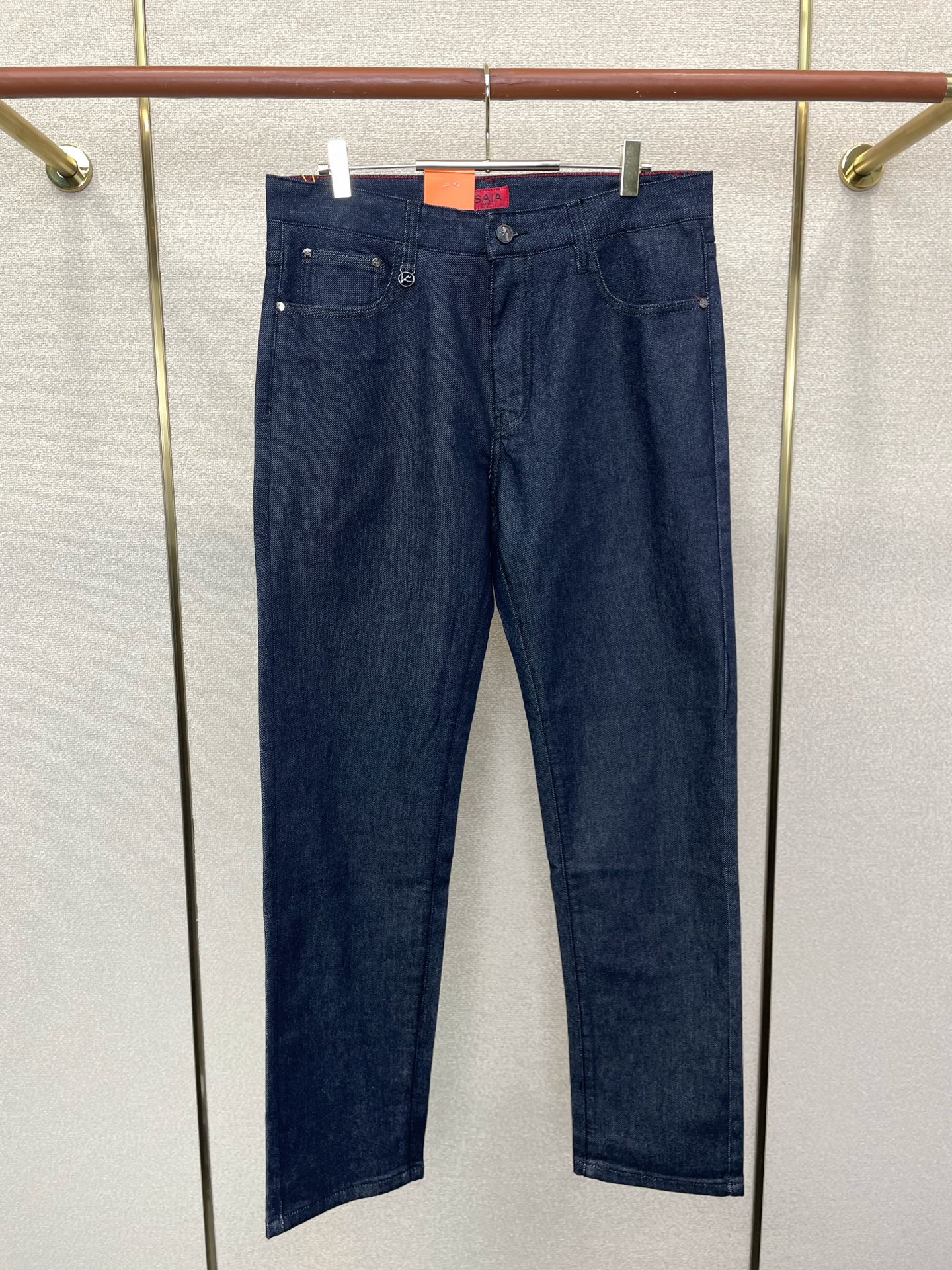 ISAIA💥独家专供新款休闲牛仔裤👖高端版本 专柜定制面料 透气舒适度高，细节无可挑剔，品牌元素设计理念，体现高品质。手