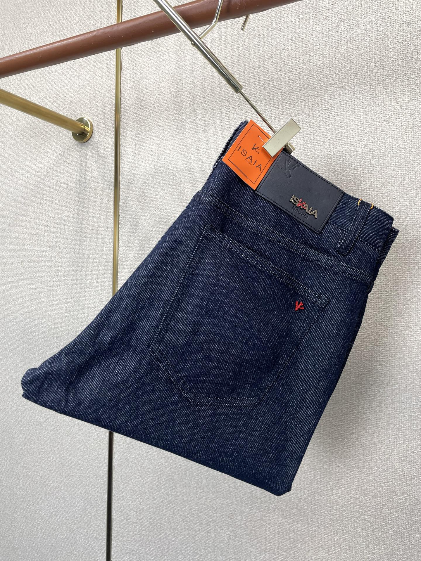 ISAIA💥独家专供新款休闲牛仔裤👖高端版本 专柜定制面料 透气舒适度高，细节无可挑剔，品牌元素设计理念，体现高品质。手