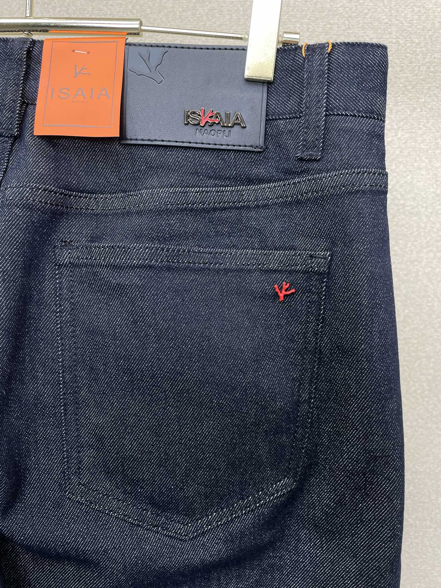ISAIA💥独家专供新款休闲牛仔裤👖高端版本 专柜定制面料 透气舒适度高，细节无可挑剔，品牌元素设计理念，体现高品质。手