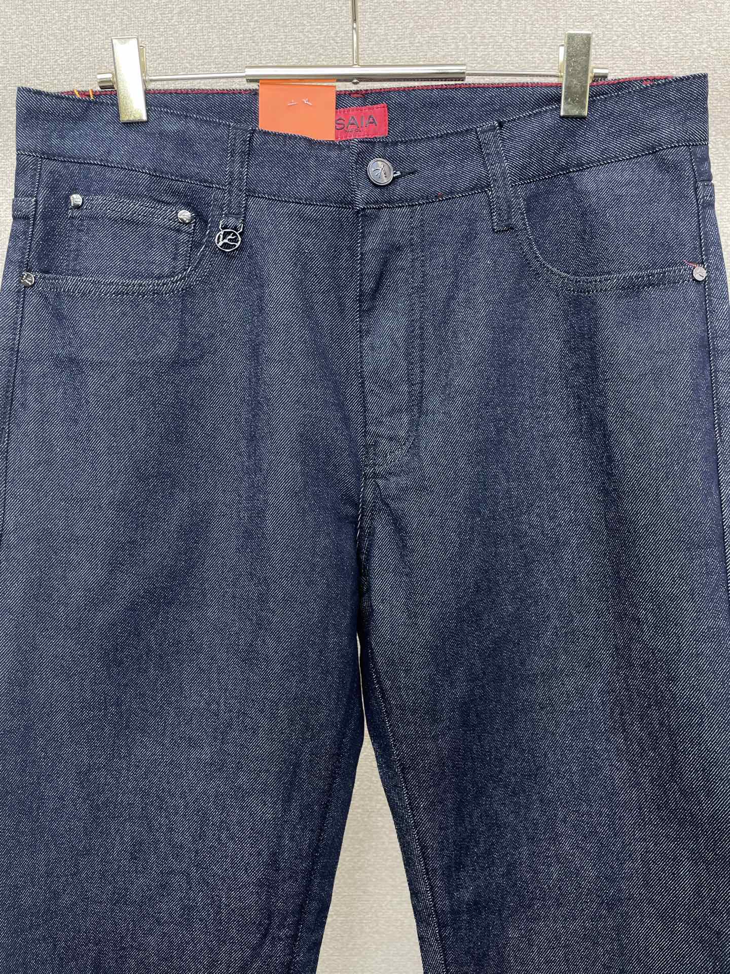 ISAIA💥独家专供新款休闲牛仔裤👖高端版本 专柜定制面料 透气舒适度高，细节无可挑剔，品牌元素设计理念，体现高品质。手