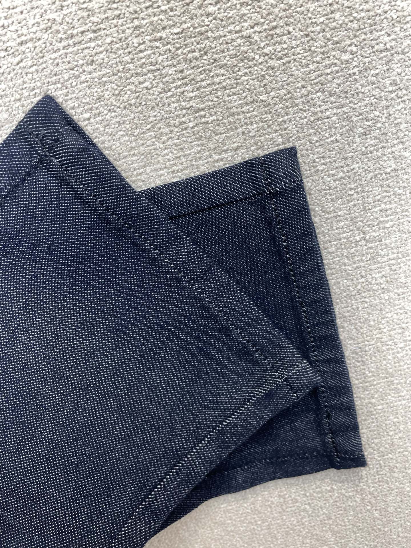 ISAIA💥独家专供新款休闲牛仔裤👖高端版本 专柜定制面料 透气舒适度高，细节无可挑剔，品牌元素设计理念，体现高品质。手