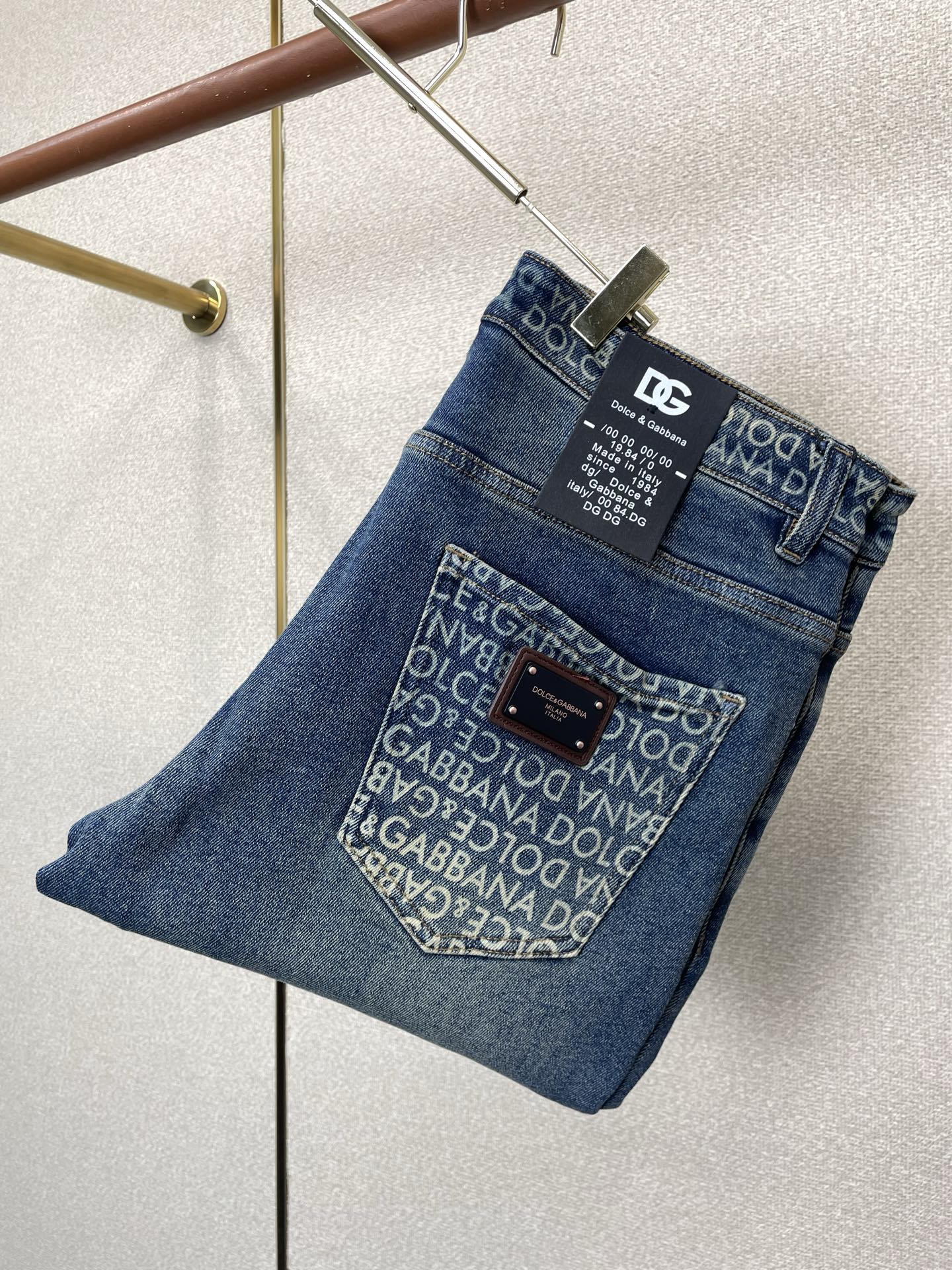 Dolce&Gabbana杜嘉班纳💥独家专供新款休闲牛仔裤👖高端版本 专柜定制面料 透气舒适度高，细节无可挑剔，品牌元素