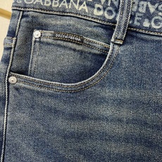 Dolce&Gabbana杜嘉班纳💥独家专供新款休闲牛仔裤👖高端版本 专柜定制面料 透气舒适度高,细节无可挑剔,品牌元素 Dolce&Gabbana杜嘉班纳💥独家专供新款休闲牛仔裤👖高端版本 专柜定制面料 透气舒适度高,细节无可挑剔,品牌元素