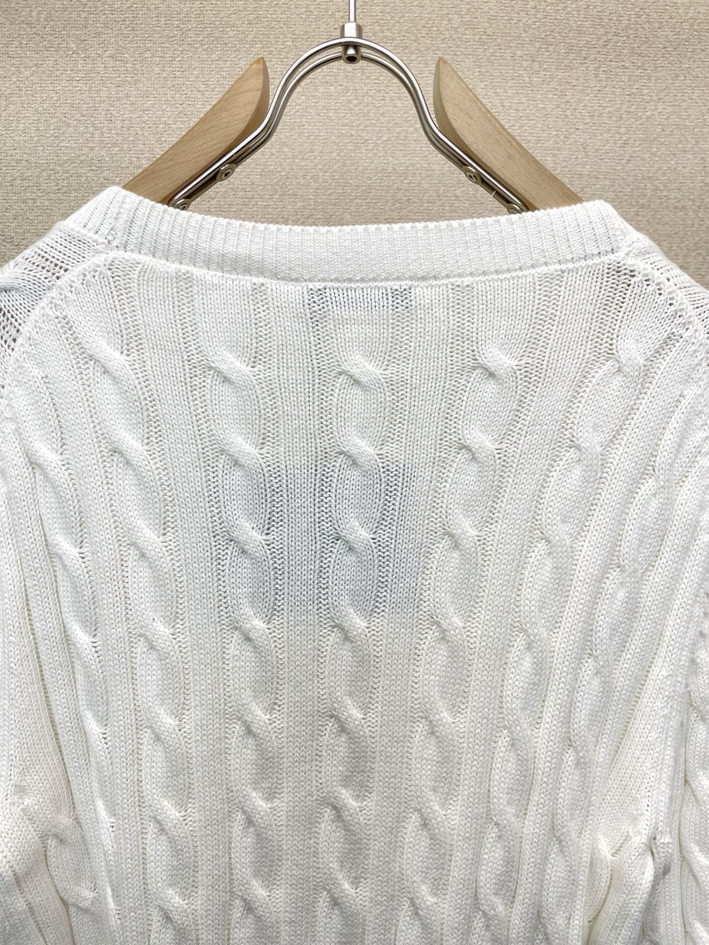 Prada普拉达👚独家专供👚新款女装休闲毛衣开衫 高端版本！独特设计 专柜定制面料 透气舒适度高，细节无可挑剔，品牌元素