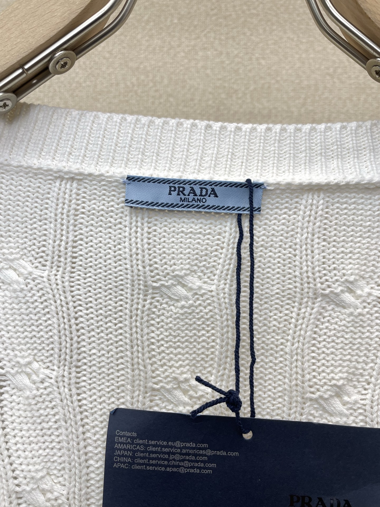 Prada普拉达👚独家专供👚新款女装休闲毛衣开衫 高端版本！独特设计 专柜定制面料 透气舒适度高，细节无可挑剔，品牌元素