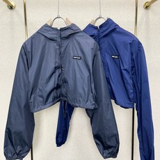 Miumiu谬谬👚独家专供👚新款女装休闲夹克 高端版本!独特设计 专柜定制面料 透气舒适度高,细节无可挑剔,品牌元素设计 Miumiu谬谬👚独家专供👚新款女装休闲夹克 高端版本!独特设计 专柜定制面料 透气舒适度高,细节无可挑剔,品牌元素设计
