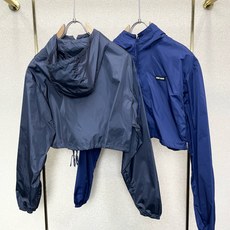 Miumiu谬谬👚独家专供👚新款女装休闲夹克 高端版本!独特设计 专柜定制面料 透气舒适度高,细节无可挑剔,品牌元素设计 Miumiu谬谬👚独家专供👚新款女装休闲夹克 高端版本!独特设计 专柜定制面料 透气舒适度高,细节无可挑剔,品牌元素设计