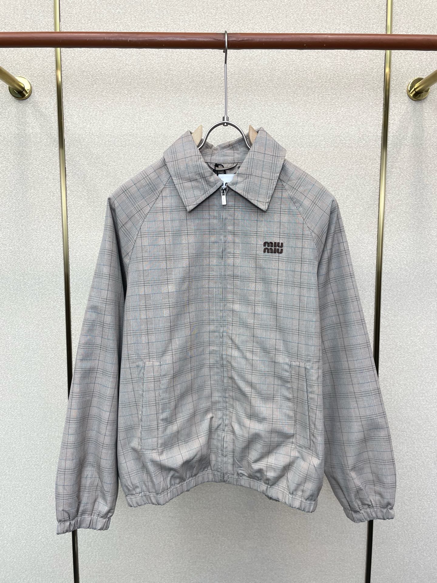 Miumiu谬谬👚独家专供👚新款女装休闲格子外套 高端版本！独特设计 专柜定制面料 透气舒适度高，细节无可挑剔，品牌元素