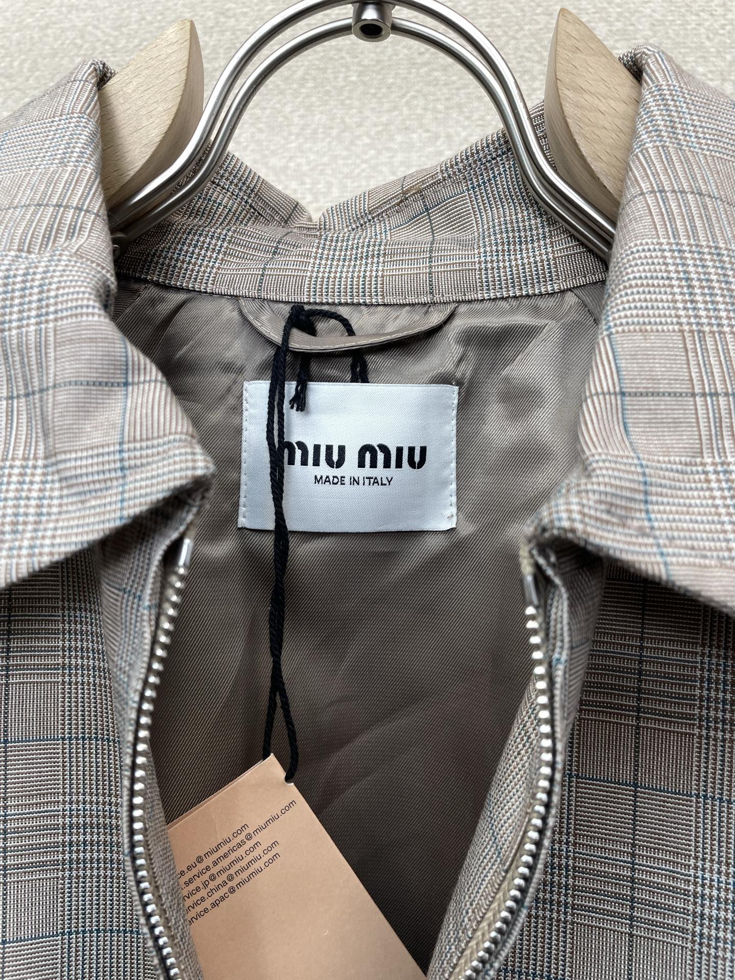 Miumiu谬谬👚独家专供👚新款女装休闲格子外套 高端版本！独特设计 专柜定制面料 透气舒适度高，细节无可挑剔，品牌元素