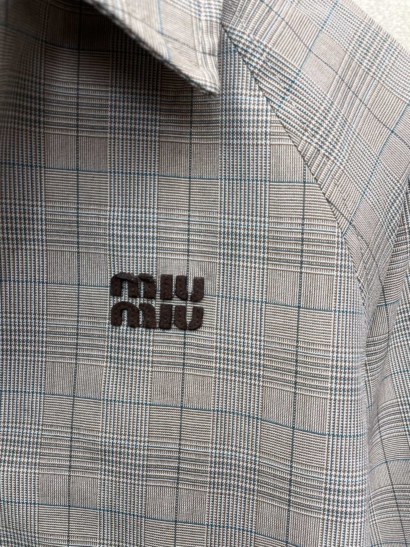 Miumiu谬谬👚独家专供👚新款女装休闲格子外套 高端版本！独特设计 专柜定制面料 透气舒适度高，细节无可挑剔，品牌元素