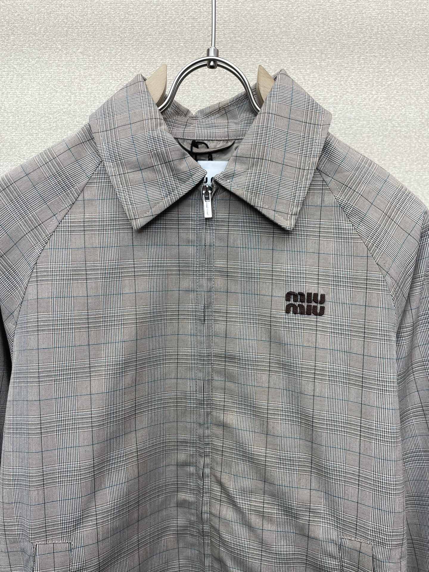 Miumiu谬谬👚独家专供👚新款女装休闲格子外套 高端版本！独特设计 专柜定制面料 透气舒适度高，细节无可挑剔，品牌元素