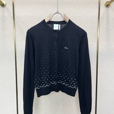 Dior迪奥👚独家专供👚新款女装休闲毛衣 高端版本!独特设计 专柜定制面料 透气舒适度高,细节无可挑剔,品牌元素设计理念 Dior迪奥👚独家专供👚新款女装休闲毛衣 高端版本!独特设计 专柜定制面料 透气舒适度高,细节无可挑剔,品牌元素设计理念