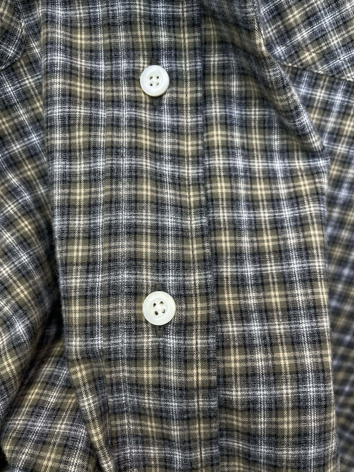 Miumiu谬谬👚独家专供👚新款女装休闲衬衫高端版本！独特设计 专柜定制面料 透气舒适度高，细节无可挑剔，品牌元素设计理