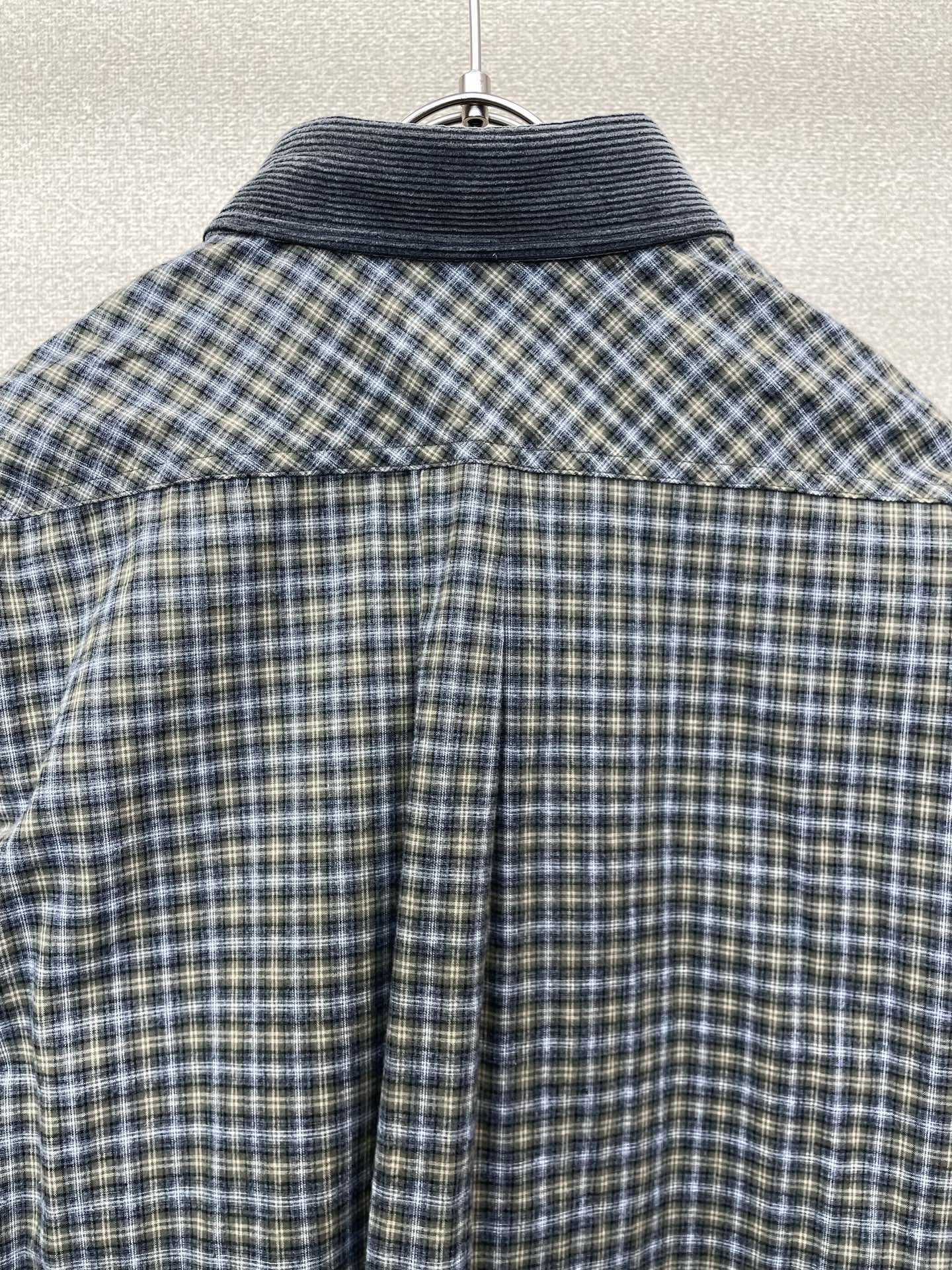 Miumiu谬谬👚独家专供👚新款女装休闲衬衫高端版本！独特设计 专柜定制面料 透气舒适度高，细节无可挑剔，品牌元素设计理
