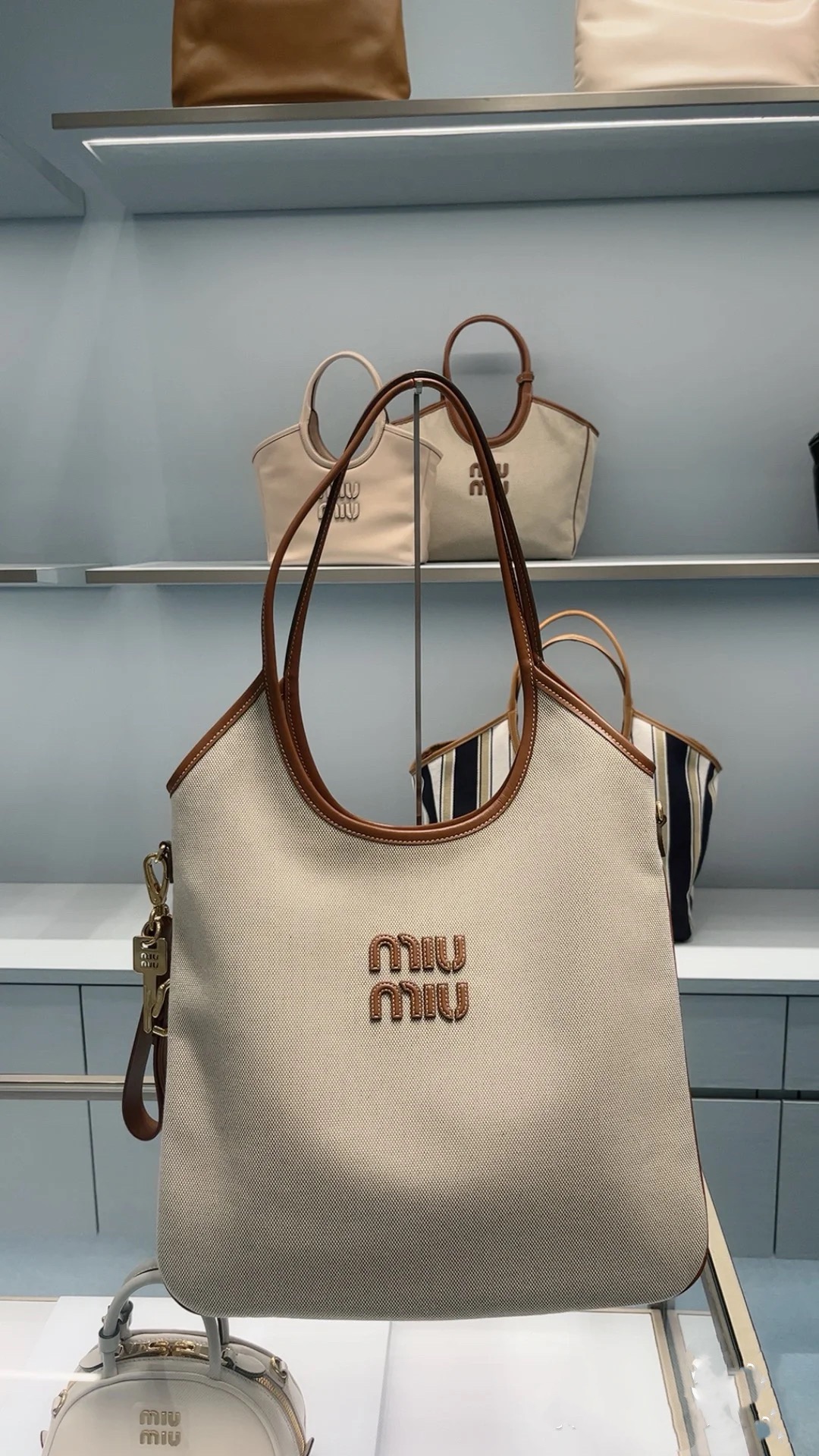 miumiu人气款帆布tote包 性价比之王 3
