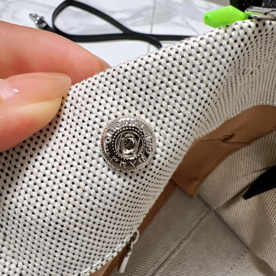 Custom hardware and zipper pulls. Features crisp, defined hot-stamping a - Comprehensive 2