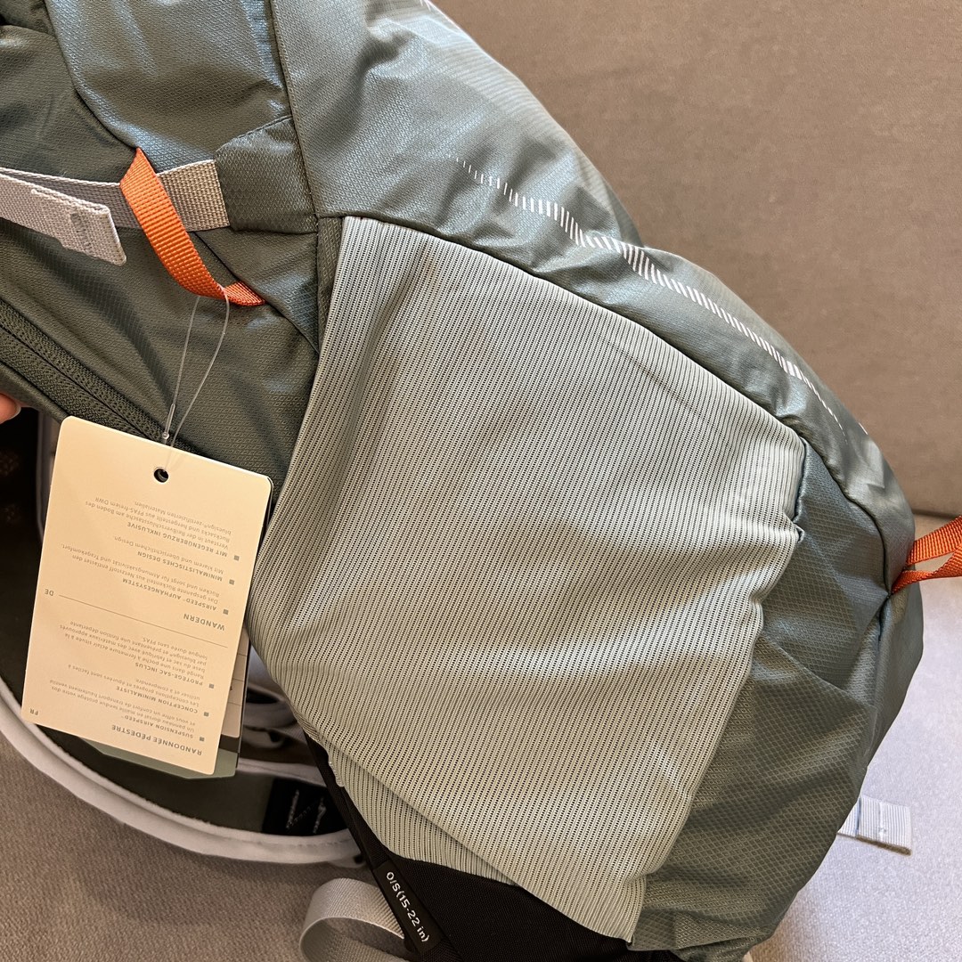 Front kangaroo pocket expands capacity for quick stowing of jackets and - Comprehensive 8