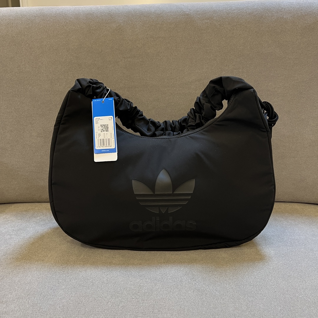 This Adidas cloud shoulder bag features a minimalist monochromatic - Comprehensive