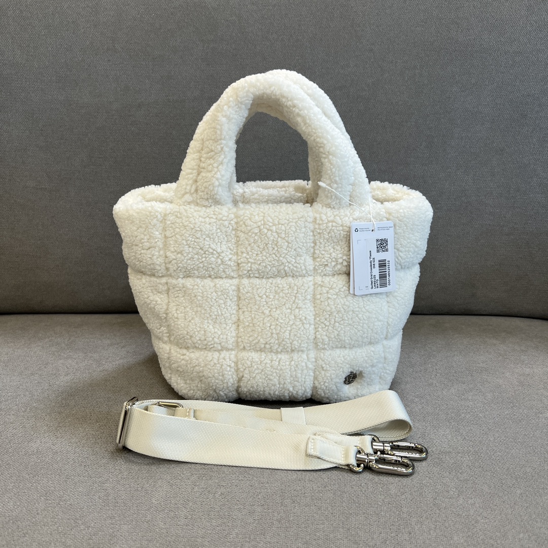 Fendi Classic Handcrafted Luxury Leather Shoulder Bag Ref.84AAD3E6 3