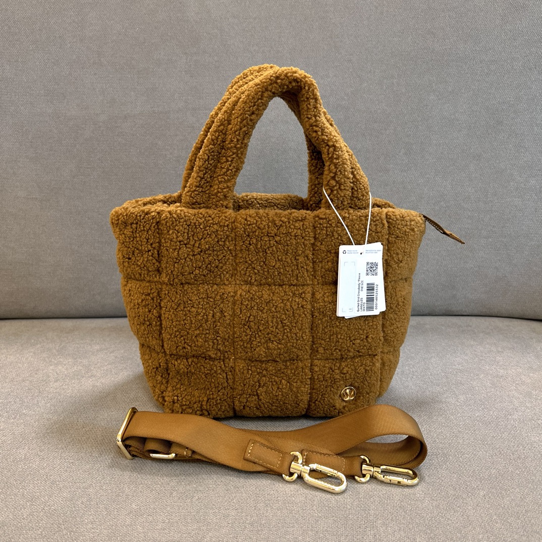 Fendi Classic Handcrafted Luxury Leather Shoulder Bag Ref.84AAD3E6 4