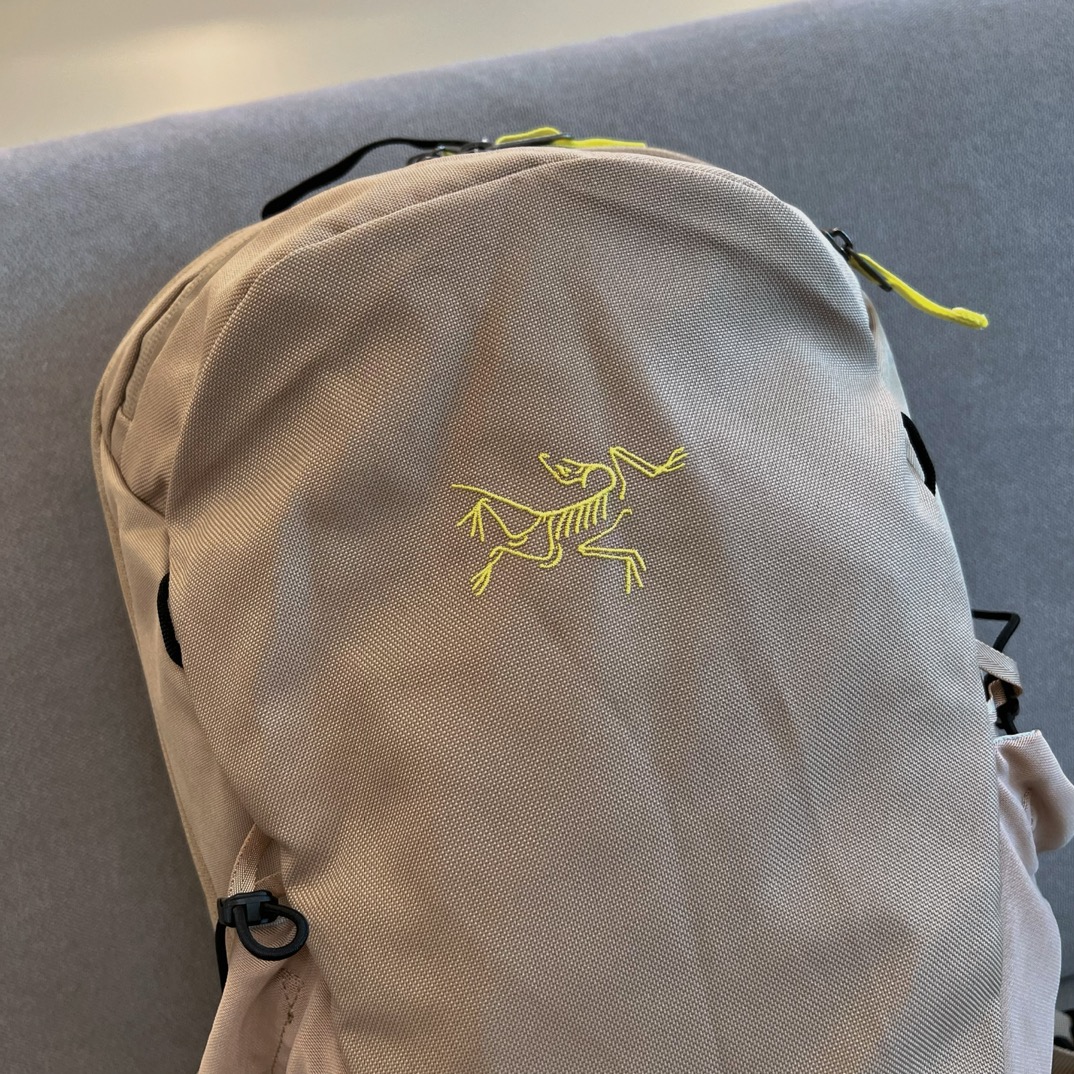 Mantis16L登山包 2
