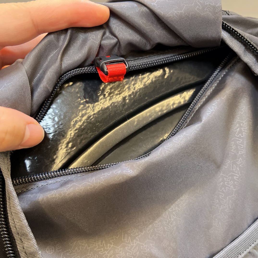 The Kolon backpack features a minimalist design with refined detailing - Comprehensive 6