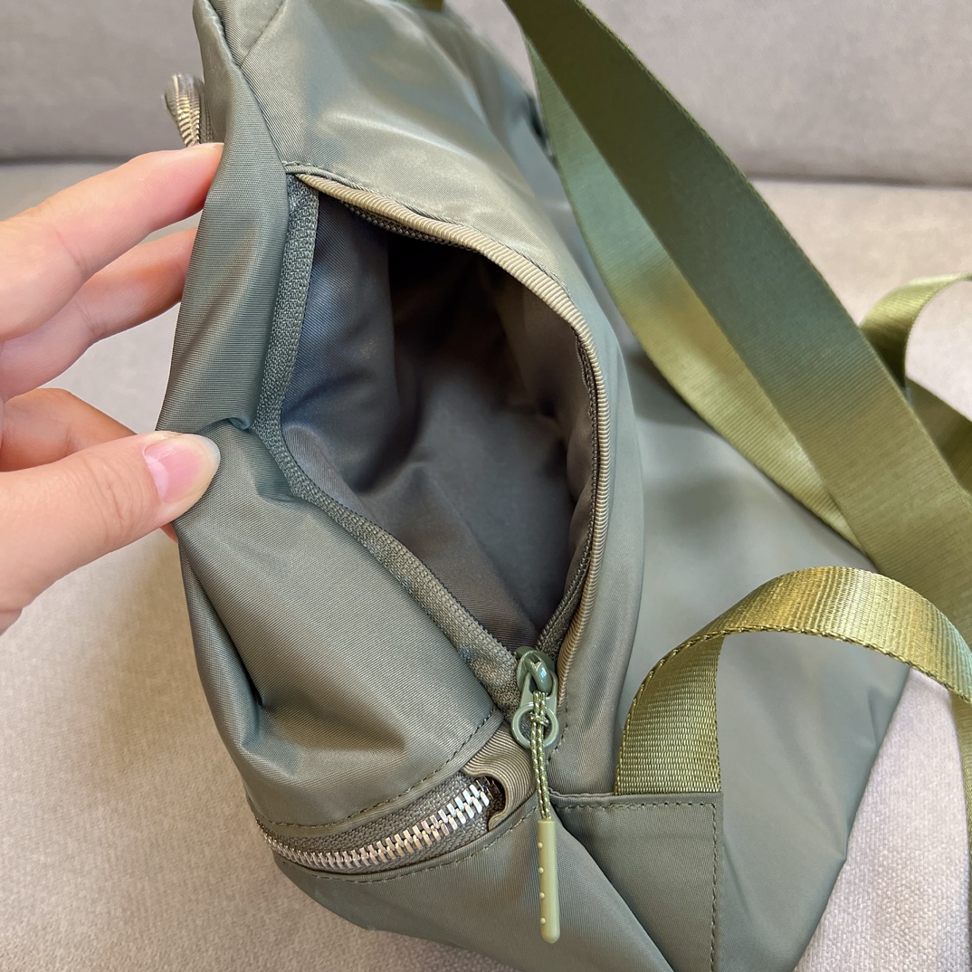 this versatile sports backpack transitions seamlessly between a - Comprehensive 8