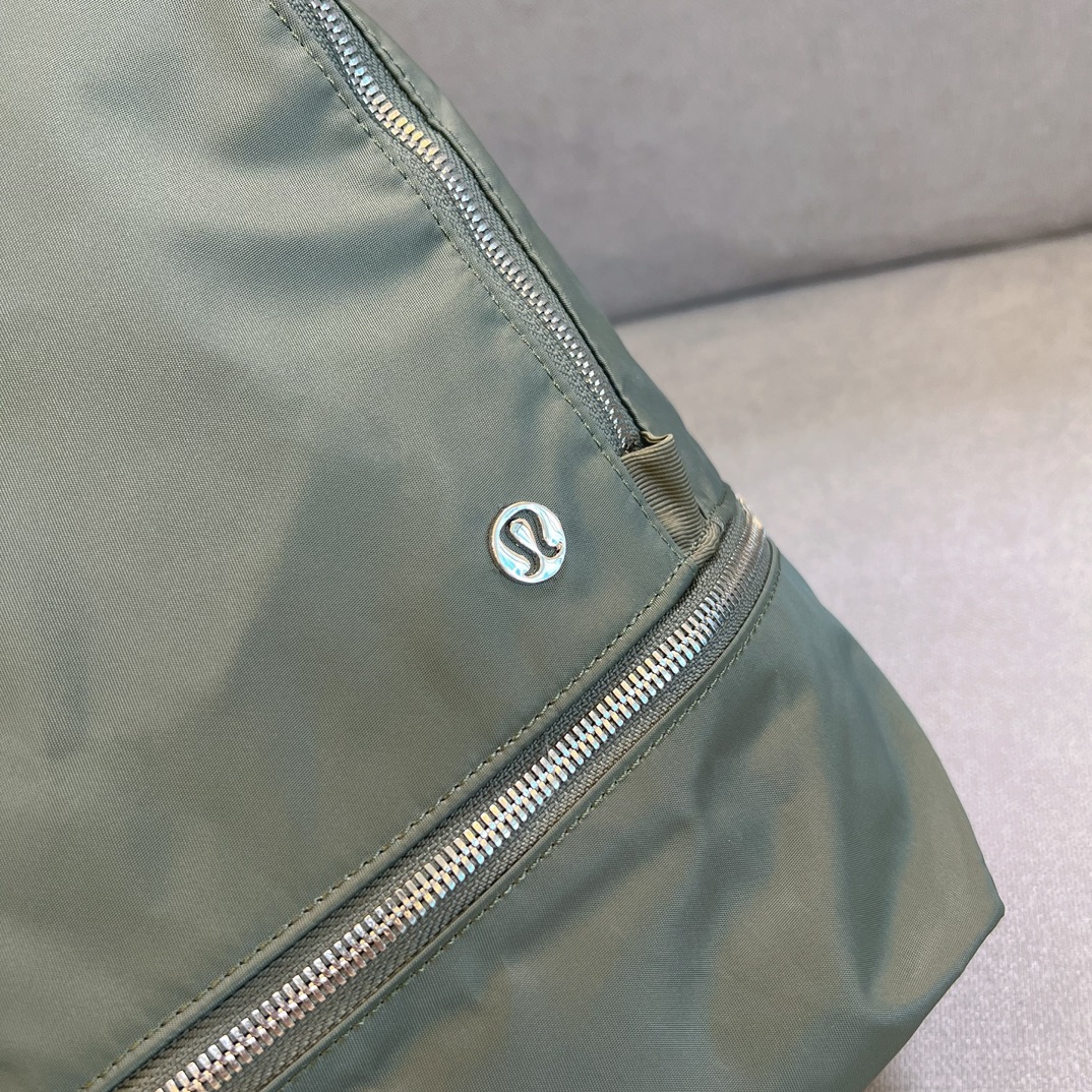 this versatile sports backpack transitions seamlessly between a - Comprehensive 6