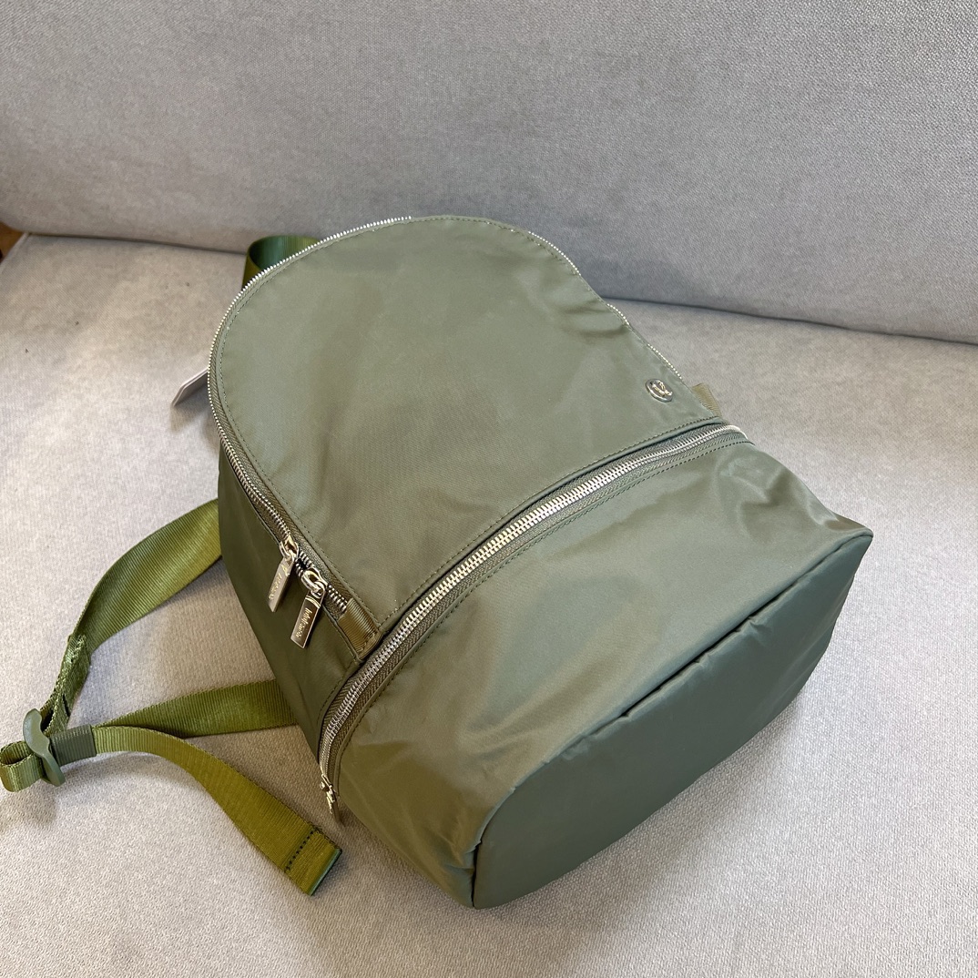 this versatile sports backpack transitions seamlessly between a - Comprehensive 4