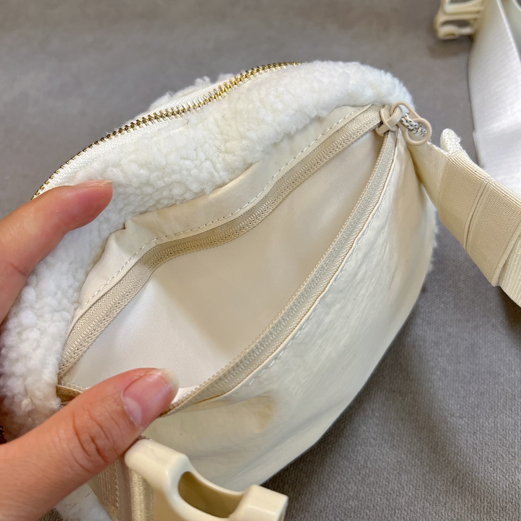 Versatile 3-in-1 Design:** Convertible wear as a belt bag, chest pack - Comprehensive 4