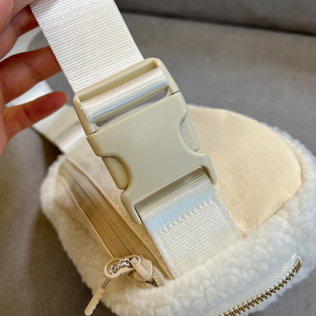 Versatile 3-in-1 Design:** Convertible wear as a belt bag, chest pack - Comprehensive 6