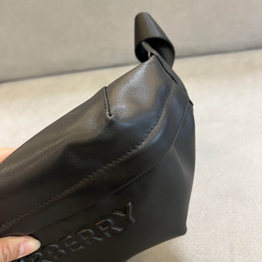 Men's sling bag crafted in supple calfskin leather - Comprehensive 3