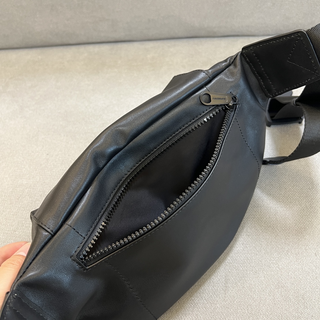 Men's sling bag crafted in supple calfskin leather - Comprehensive 9