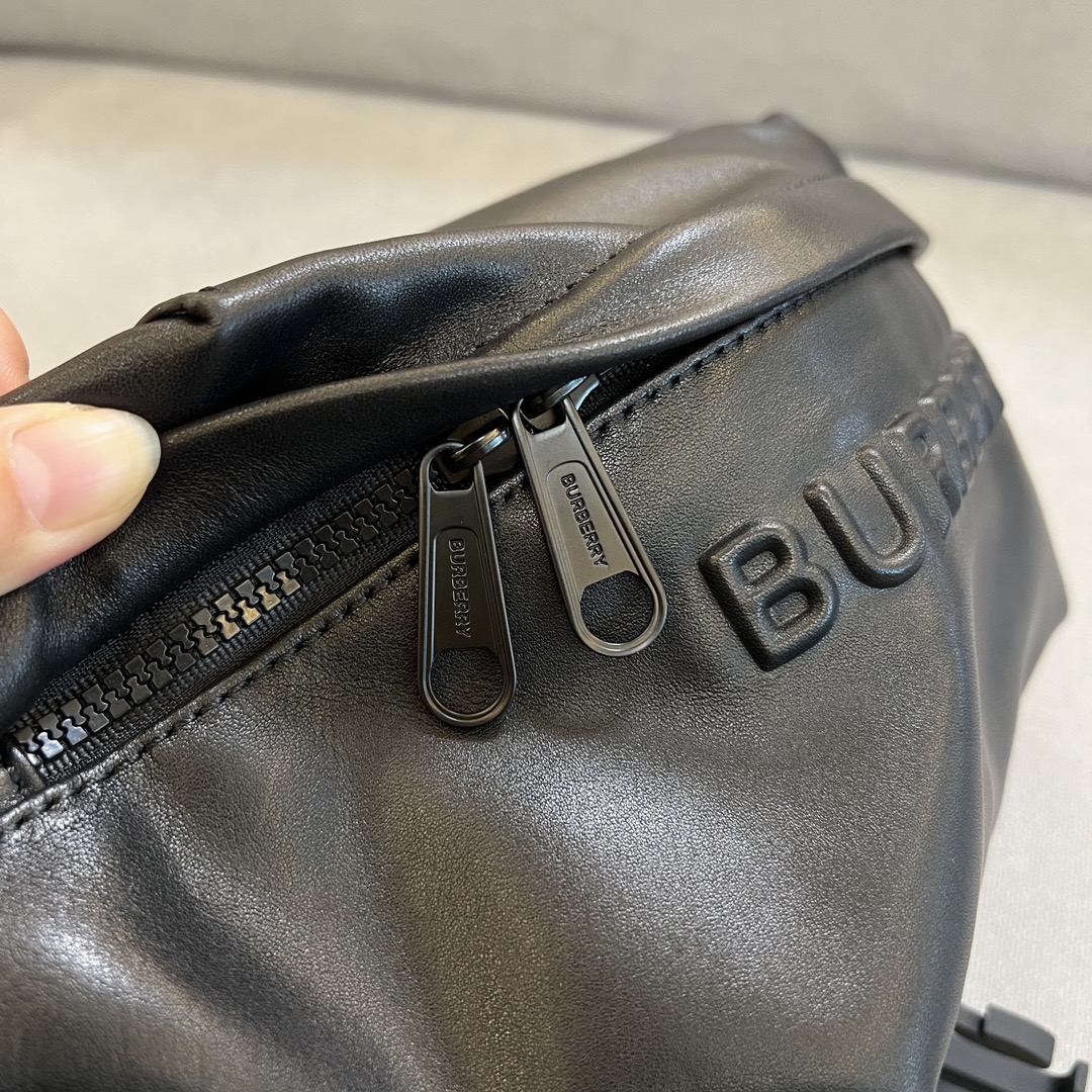 Men's sling bag crafted in supple calfskin leather - Comprehensive 8