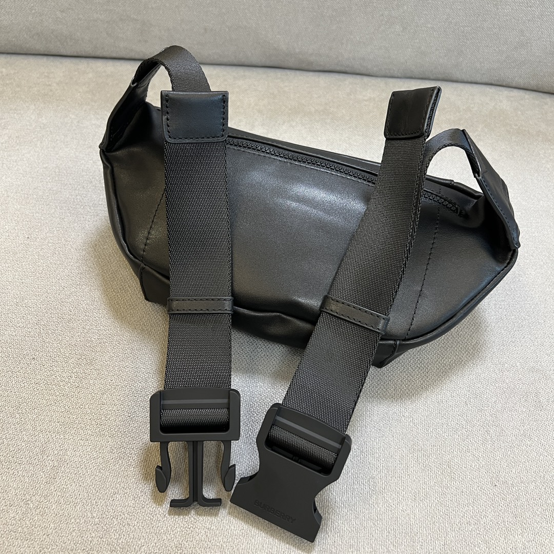 Men's sling bag crafted in supple calfskin leather - Comprehensive 6
