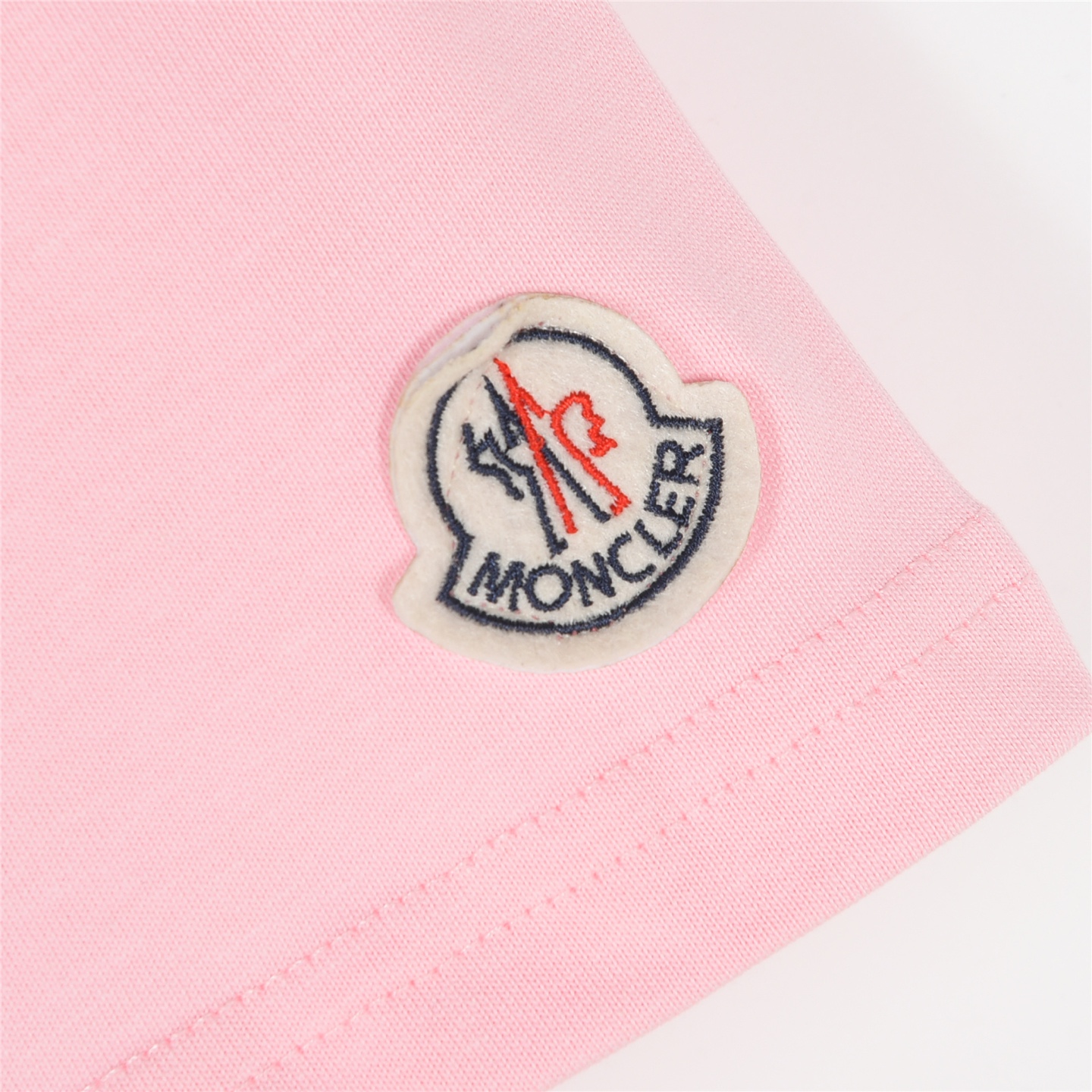MONCLER盟可睐 2025春夏新品潮人公仔印花袖章logo圆领短袖T恤 黑色 粉色