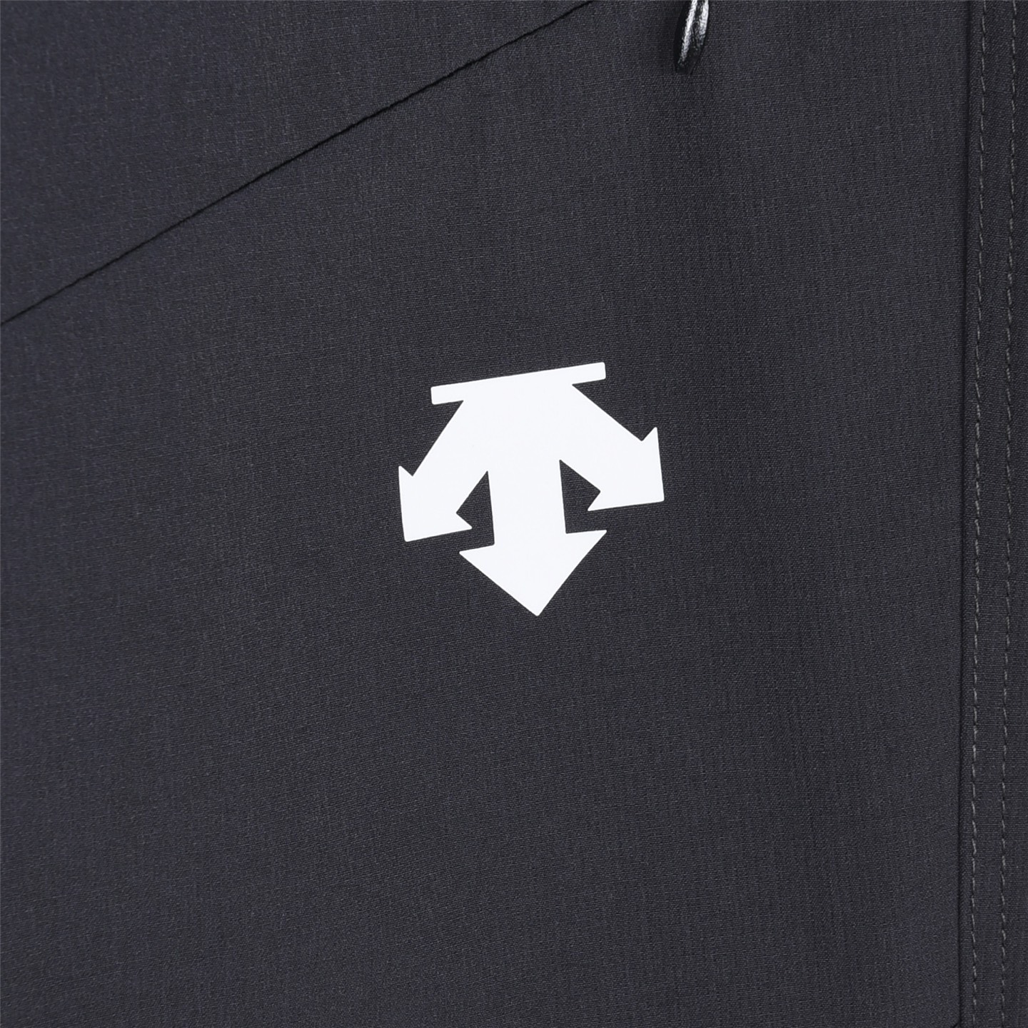 DESCENTE/迪桑特新款口袋防泼水轻薄速干梭织收口长裤