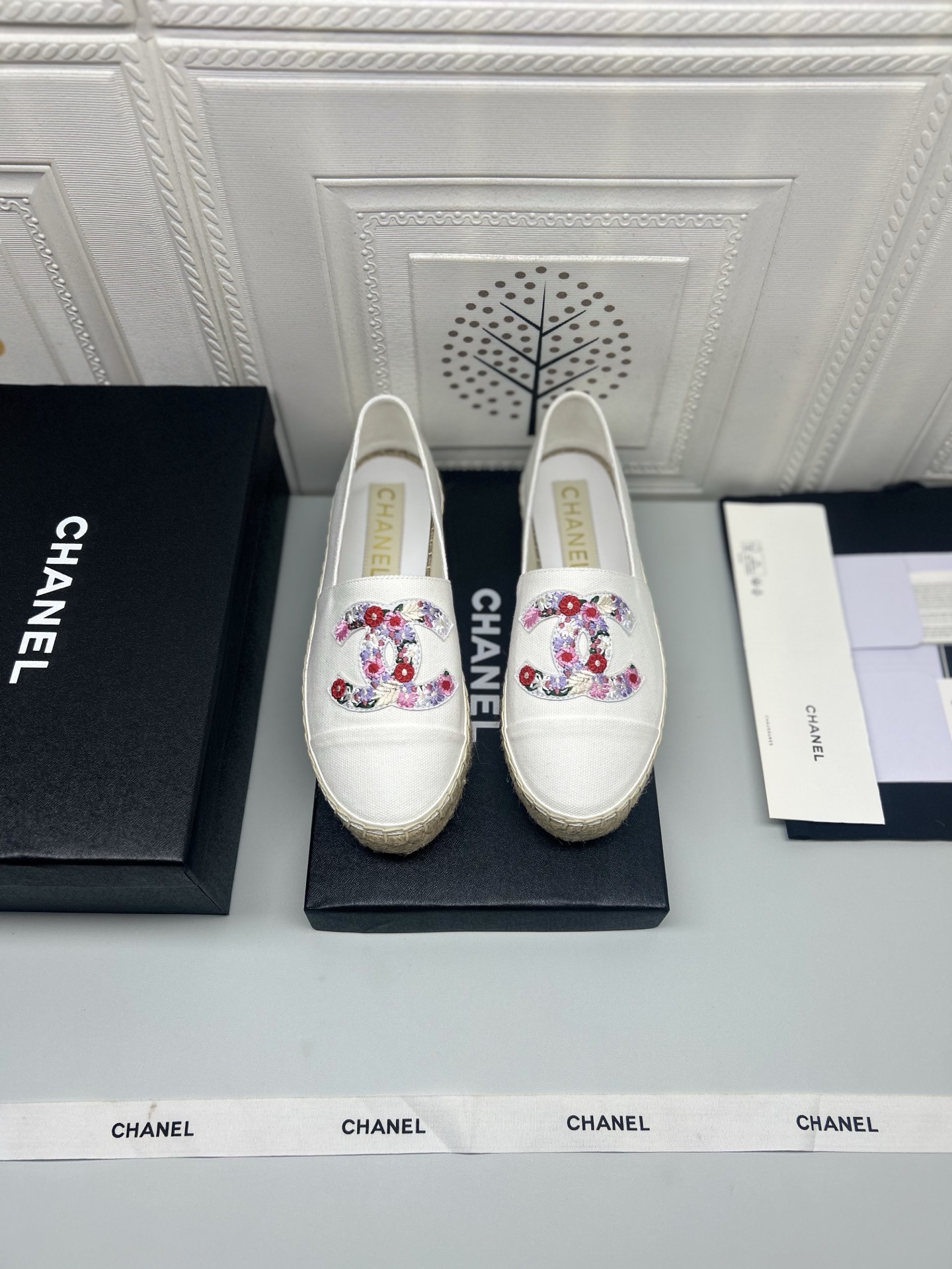 NO:409150,The official website is updated simultaneously, * 25ss spring and summer classic style!  Fisherman's shoes are full of explosiveness and explosiveness!  The latest counter model, Yangjing leather fabric insists on the original development, insists on the same style as the genuine fabric customization of original imported denim, customization of original super soft sheepskin (breathable and comfortable) Outsole exclusive mold opening and injection molding, packaging original packaging, number 35-40 (34/41/42 can be customized, non-return and exchange, fisherman's shoes, espadrilles, sheepskin, sheep19860909官网同步更新,* 25ss春夏经典款！ 渔夫鞋全网爆爆爆！专柜最新款,羊京皮面料坚持原版开发,坚持版型与正品一致面料定制原版进口牛仔布,内里定制原版超柔软绵羊皮（透气、舒适） 大底独家开模、注塑一体 包装原版包装 码数35-40（34/41/42可定做,不退换,渔夫鞋,espadrilles,sheepskin,sheep,Women's Shoes