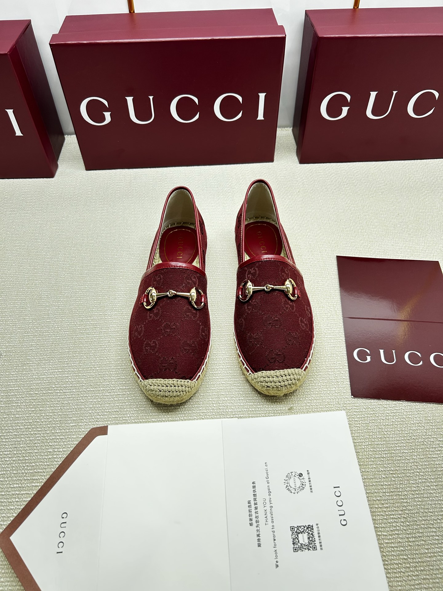 NO:409151,,GUCCi 2025ss new horse-bit women's new fisherman shoes This shoe is made of beige and dark brown GG canvas and is developed and built into a pair of shoes. All customized materials, exclusive mold opening sole, all details are shipped together, and even the packaging is the same as the genuine one. Size: 35-41 (41 custom made without return or exchange), fisherman shoes, gucci, espadrilles19860909,GUCCi 2025ss新款马衔扣女士新款渔夫鞋 这款鞋采用米色和深棕色GG帆布制 成整双鞋子采购Zp开发打造,全部定制材料,独家开模大底,细节全部对版出货,连包装也做到跟正品一样.码数:35-41（41订做不退不换）,渔夫鞋,gucci,espadrilles,Women's Shoes